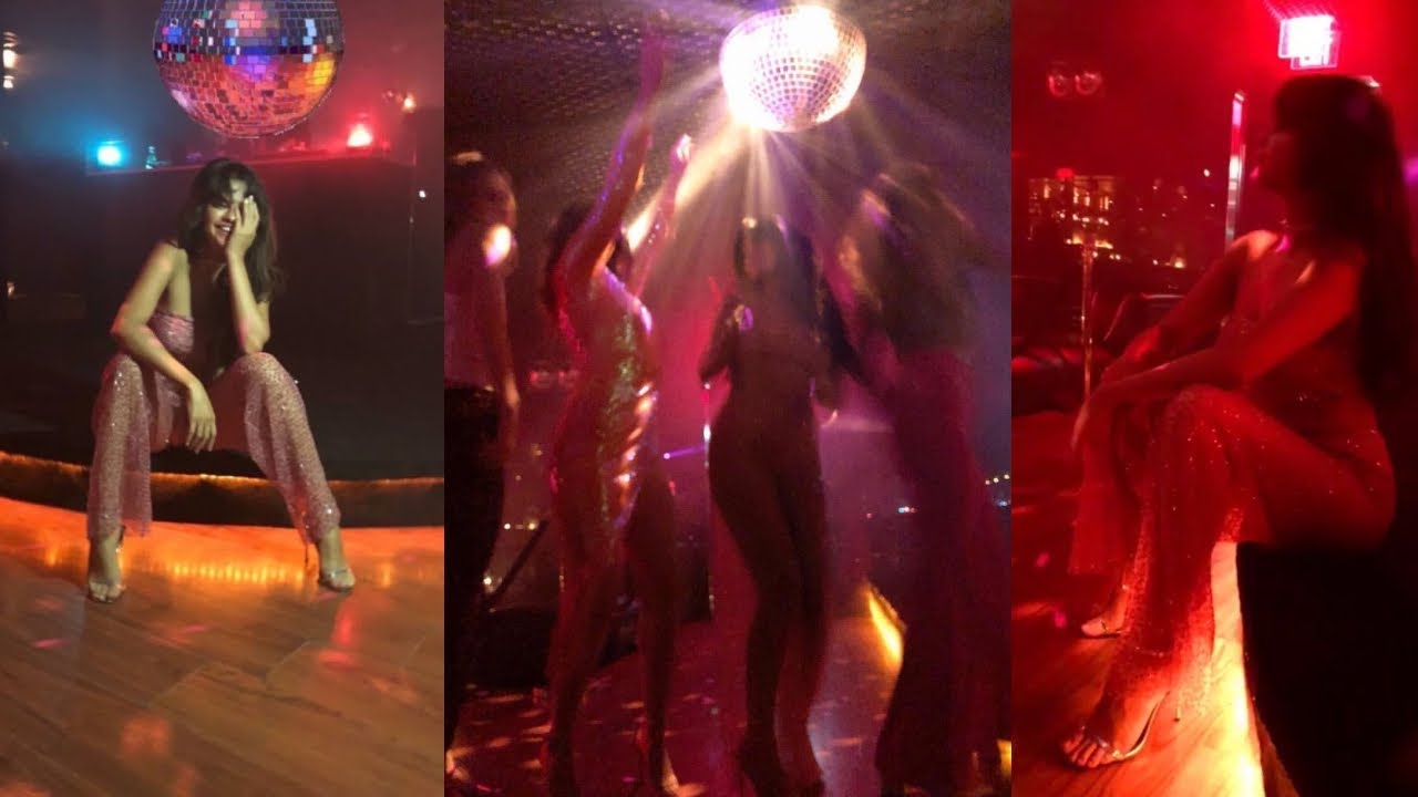Selena Gomez es pillada bailando con sugerentes transparencias