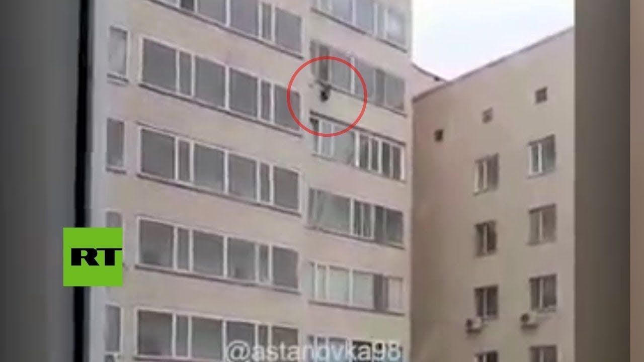 Niño cae de décimo piso pero su vecino evita la tragedia