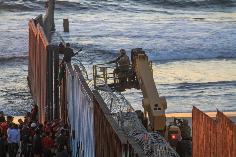 Al menos 800 inmigrantes están en Tijuana, a las puertas de EEUU