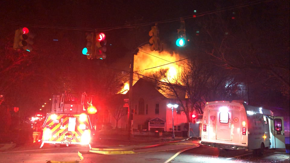 Agencia federal liderará investigación de incendio en iglesia Warwick