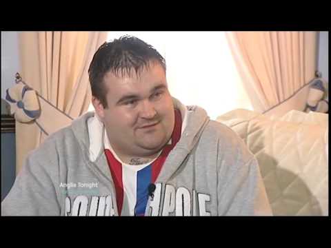 Se volvió millonario tras ganar la lotería y hoy vive de recoger basura