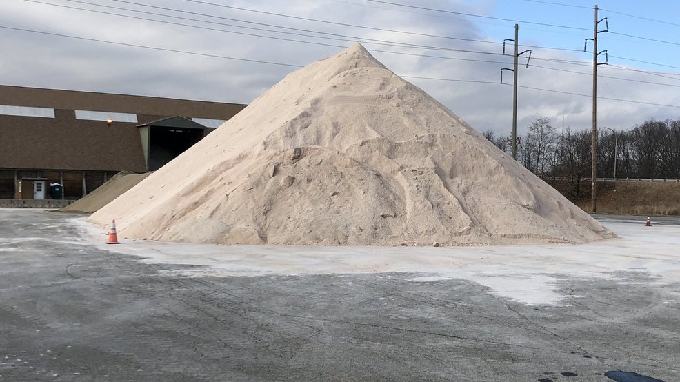 Anuncian cortes de electricidad y prohibición de parqueo por tormenta