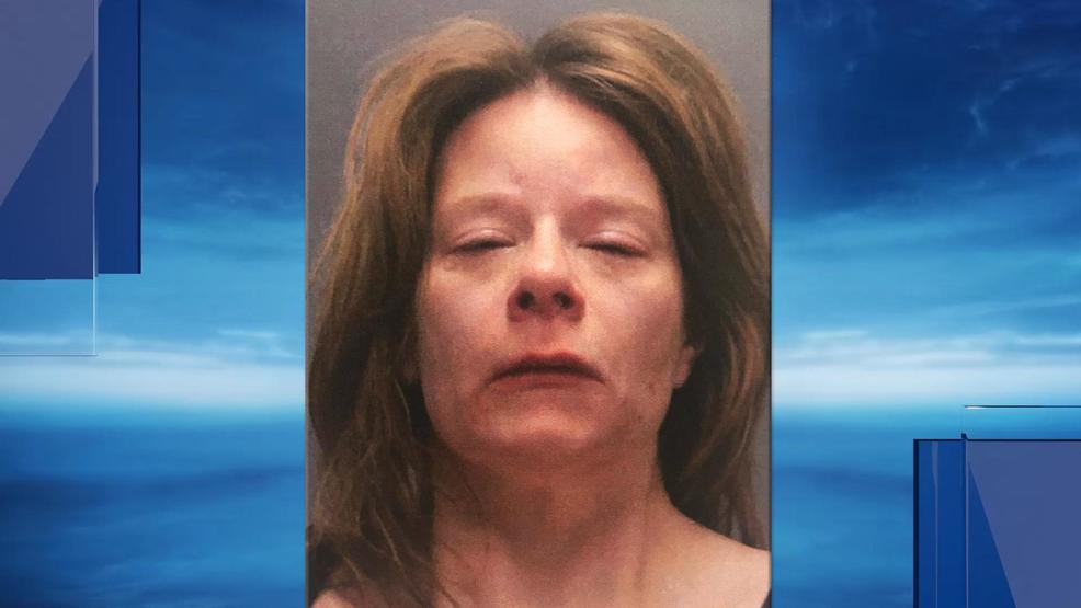 Mujer de Woonsocket enfrenta cargos por conducir ebria en contraruta