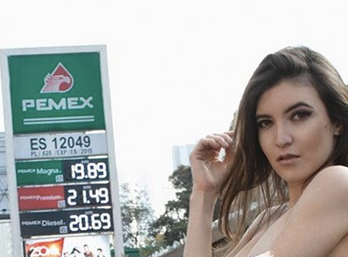 Mujer desnuda en fila de gasolinera mexicana es sensación en Instagram