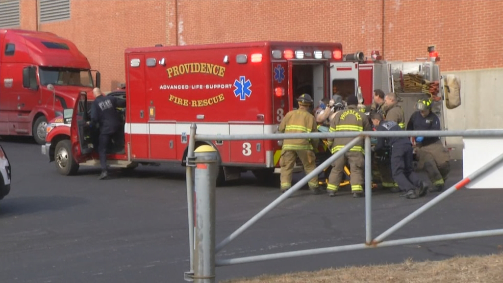 Trabajador muere al caer por agujero en Rhode Island Community Food Bank