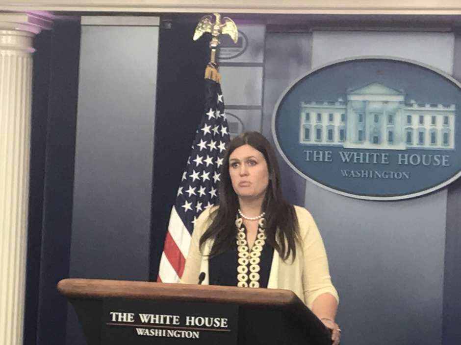 “Dios quiso que Trump fuese presidente”, según portavoz Sarah Sanders