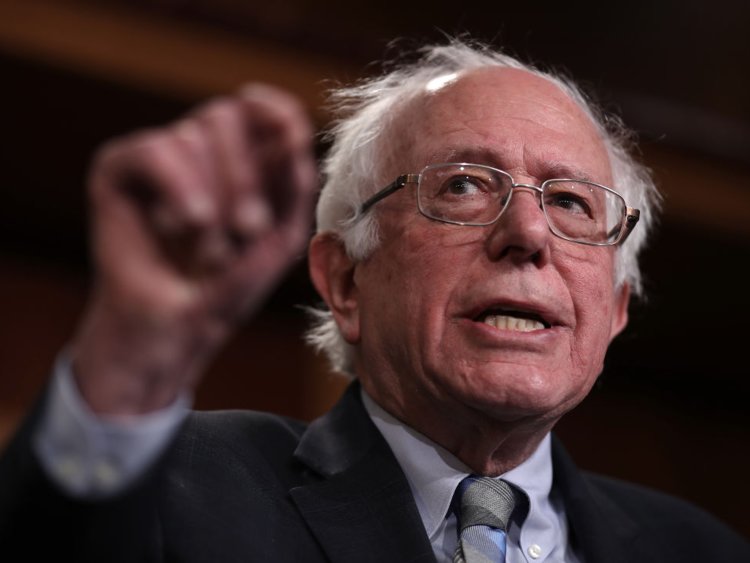 Bernie Sanders defiende a los latinos y acusa a Trump de racista