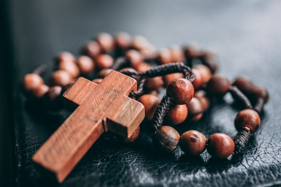 Iglesia católica en Texas identifica a 286 sacerdotes vinculados a violaciones de niños