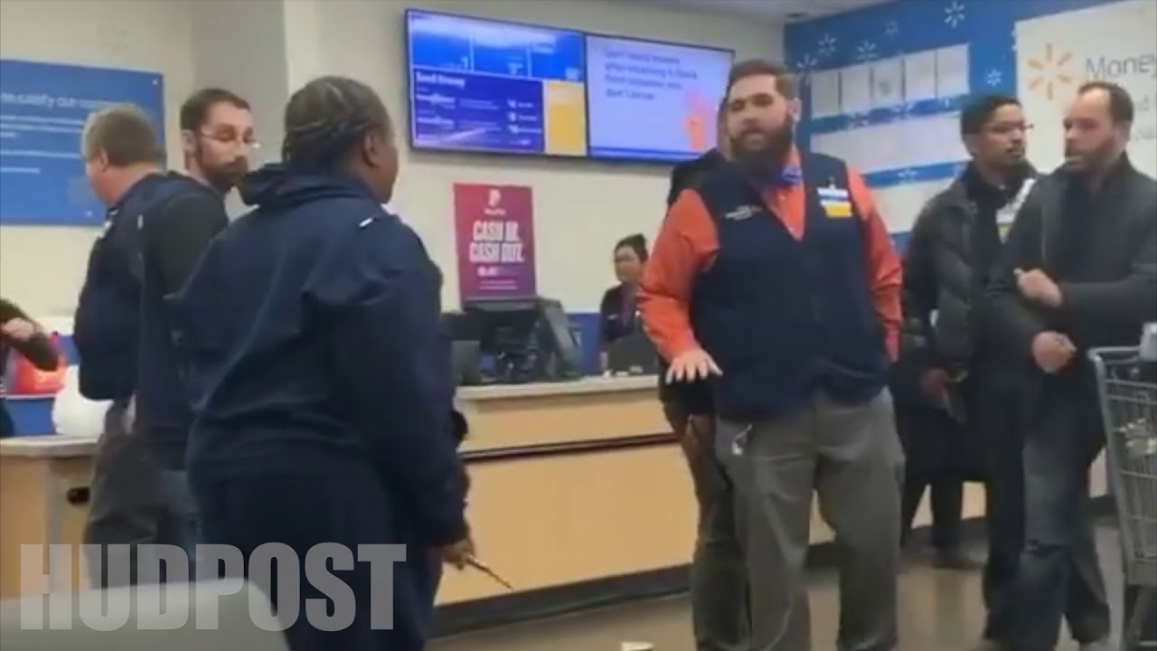 Mujer ataca a clientes y empleados con gas pimienta y cuchillo en un Walmart