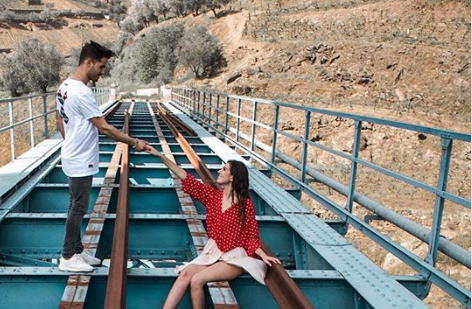 Califican a esta pareja de “estúpida” e “irresponsable” por una foto