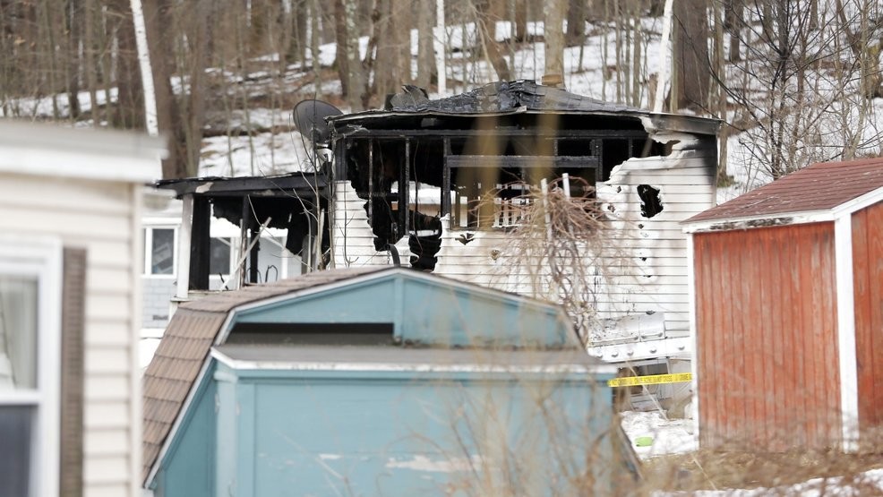 Gemelos de seis años y hombre de 25 mueren en incendio en Massachusetts