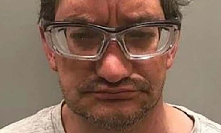 Pederasta que violó a recién nacido en RI se desmaya con su sentencia