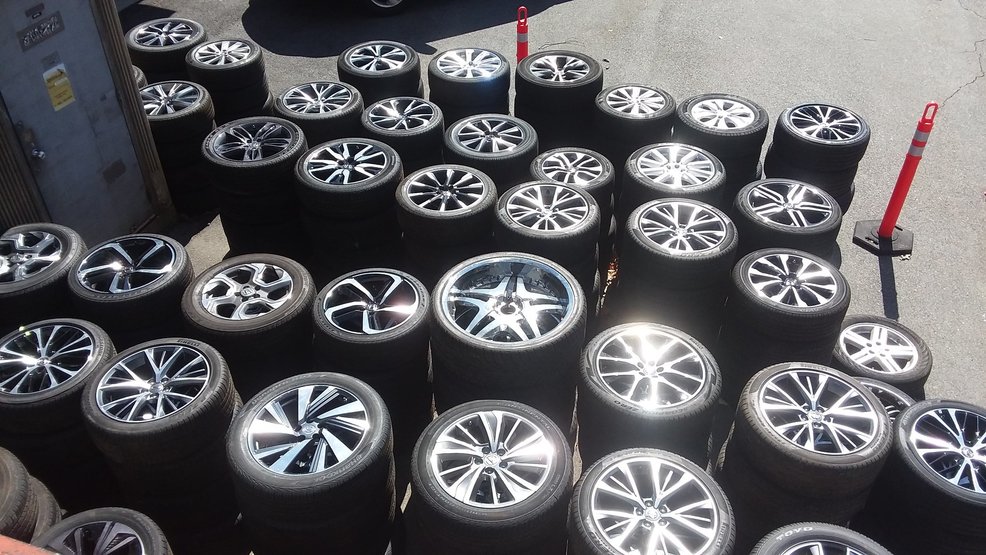 Policía de East Providence incauta decenas de neumáticos robados