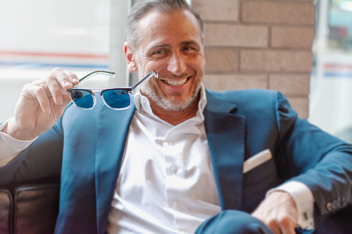 El hombre que dejó de ser pastor para hacerse un sexy modelo cuarentón