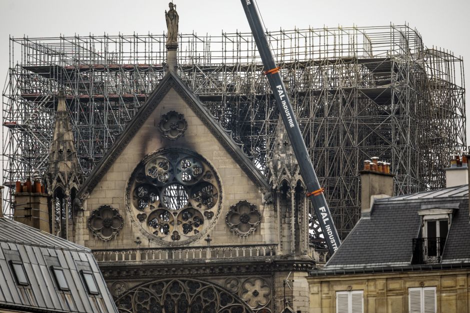 El hombre más rico de Francia dona millones para reconstruir Notre Dame