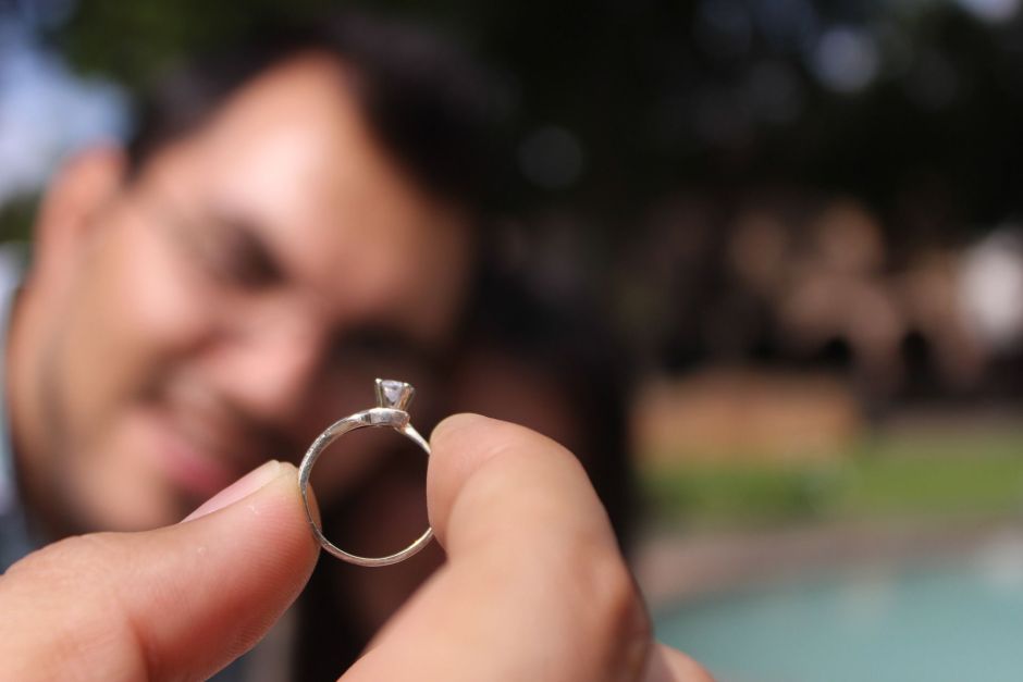 Va a “festejar” su matrimonio con prostitutas y le roban anillo de compromiso