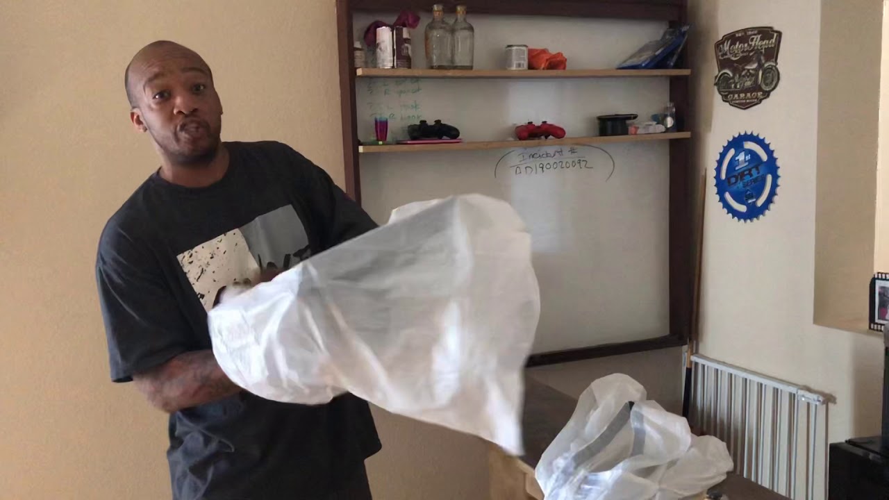 Tuvo bajas calificaciones y su padre lo obligó a destruir su Play Station