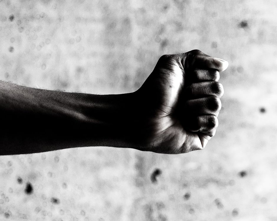 Le amputan el miembro luego de tener una erección por dos días