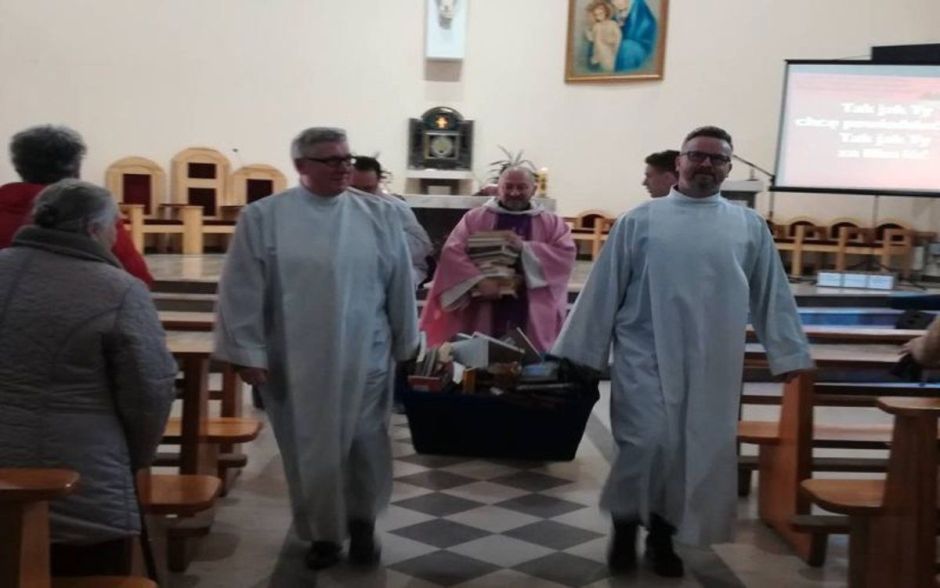 Critican a sacerdotes por quemar libros de Harry Potter
