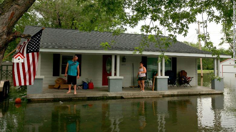 EEUU sufre inundaciones históricas que rompen diques