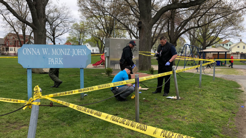 Arrestan a tres adolescentes por apuñalamiento en parque de East Providence