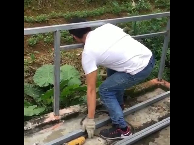 Termina trabajo de soldadura, pero su cabeza queda atrapada