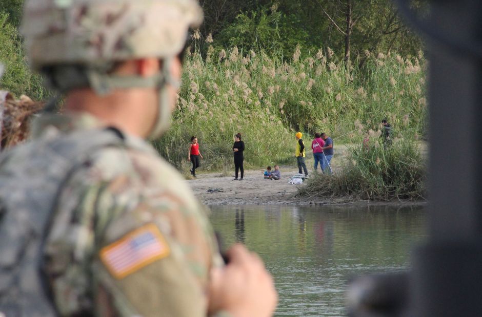 Papá e hija migrantes mueren abrazados en el Río Bravo en la Frontera