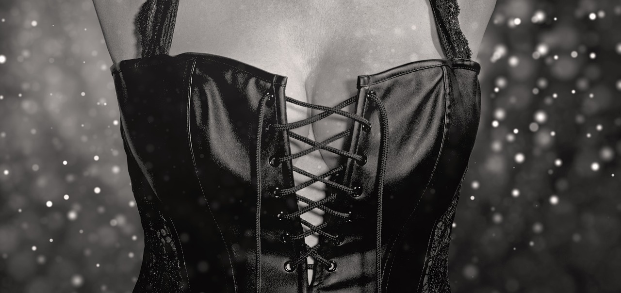 Polémica por maestra que bailó reguetón en baby doll en el Día del Padre