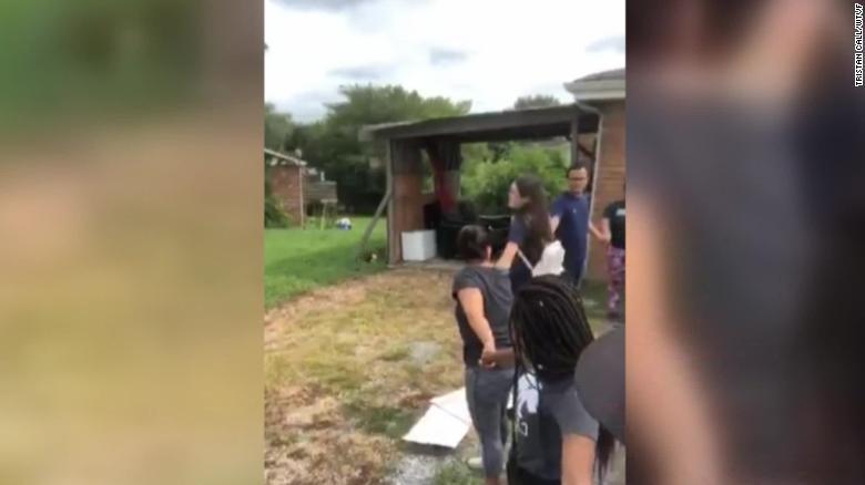 Vecinos impiden detención de inmigrante