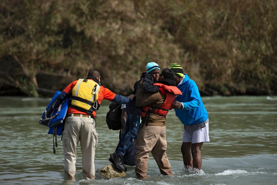 Fallece inmigrante salvadoreño bajo custodia de la Patrulla Fronteriza