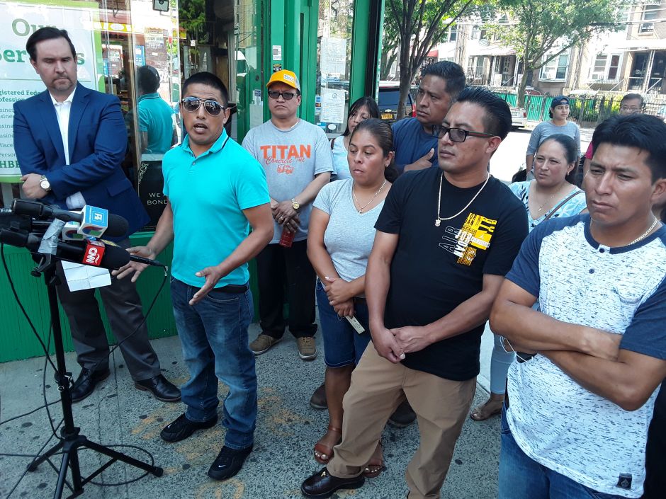 Falso abogado de inmigración y líder religioso estafa a 33 familias