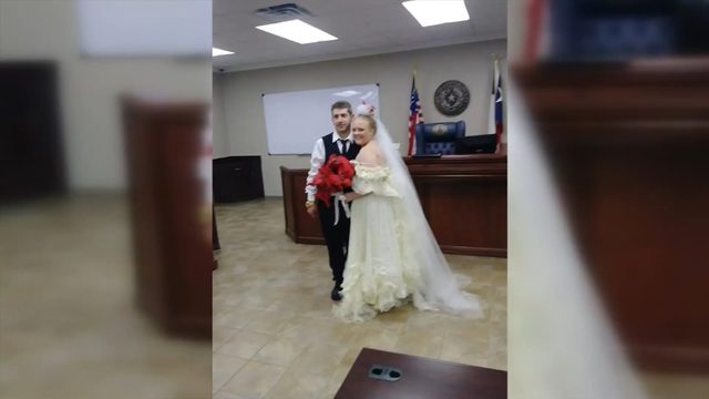 Pareja de recién casados muere a minutos de casarse en Texas