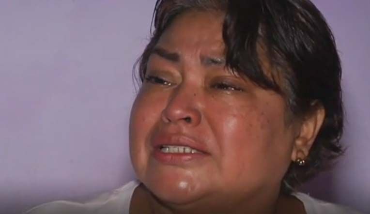 Inmigrante llora porque no la dejan regresar a EEUU por ser “carga pública”