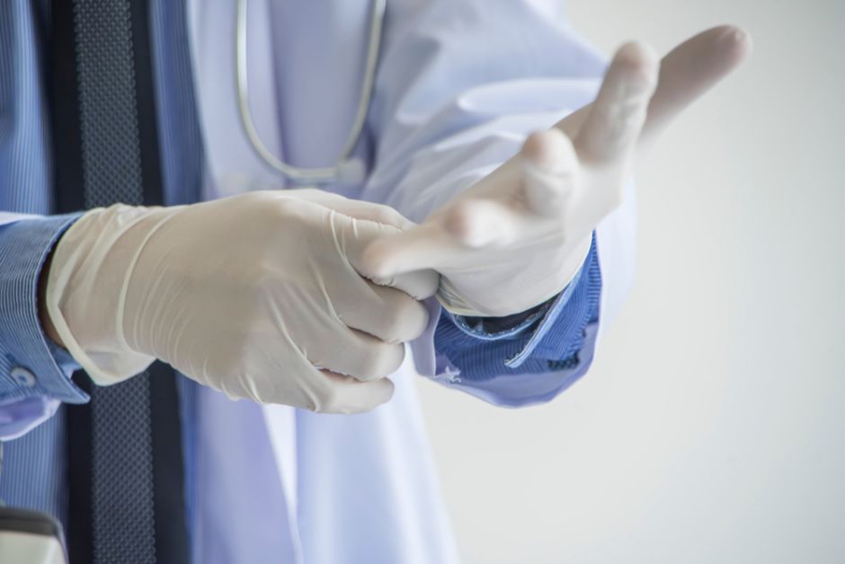 Médico abusó sexualmente de cientos de niños mientras estaban bajo anestesia