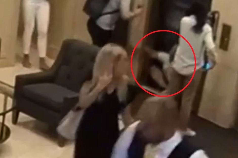 Momento en el que un hombre es aplastado por elevador es captado en video