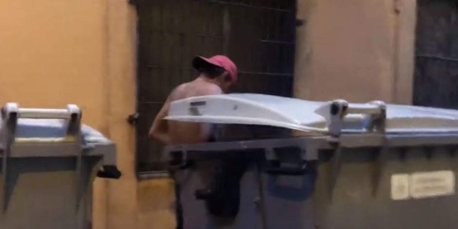 ¡Reincidentes! Descubren a pareja teniendo sexo en la calle otra vez