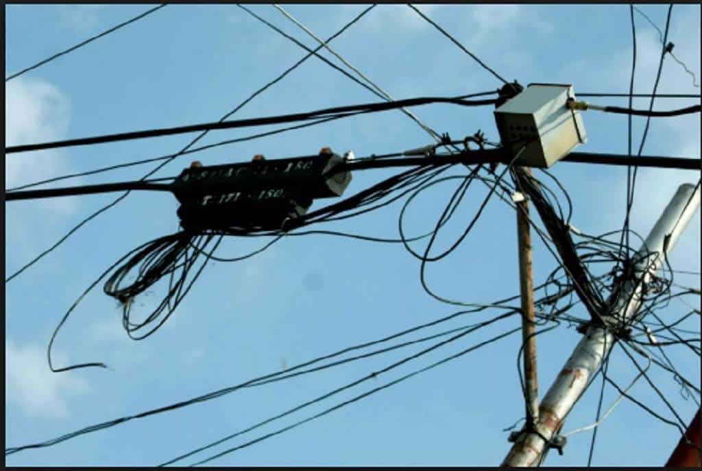 Hombre de Bedford muere electrocutado por líneas eléctricas