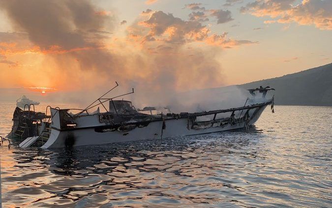 Al menos 8 muertos y 26 desaparecidos por barco incendiado en isla