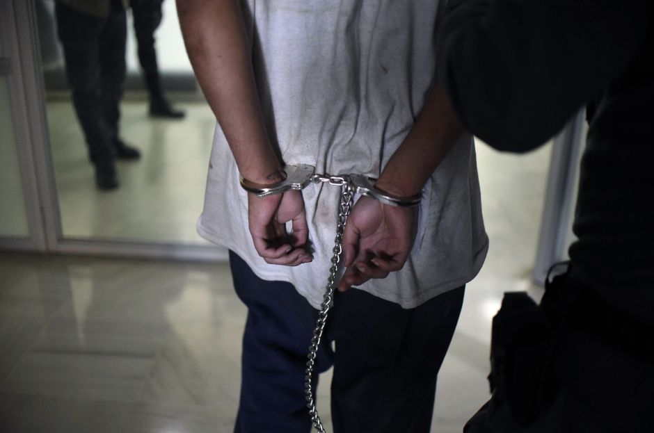 Arrestan a hombre que pretendía balear a 20 personas en oficina de su esposa