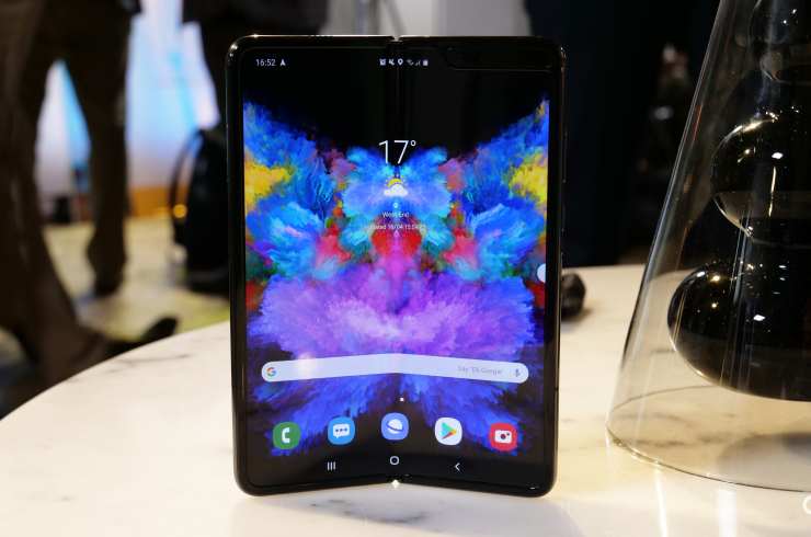 Samsung lanzará el primer teléfono plegable del mercado