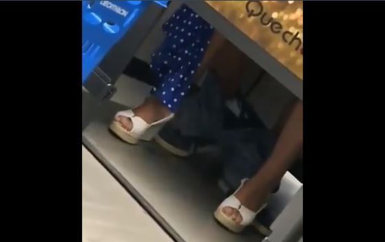 Descubren a pareja teniendo sexo al interior del vestidor de una tienda