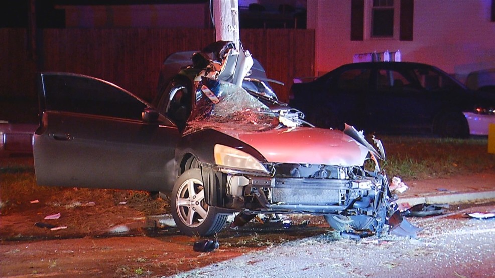 Adolescente latino en estado crítico tras chocar en Woonsocket