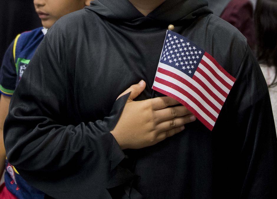USCIS endurece proceso de “green card” para menores vulnerables