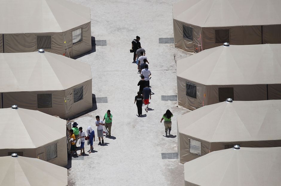 Denuncian violaciones de derechos humanos en “juicios secretos” para inmigrantes