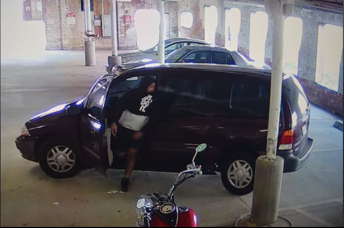 La policía de North Providence busca identificar a tres ladrones de motocicletas
