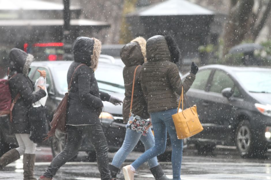 La ciudad en Estados Unidos que rompió récord de nieve por tormenta en otoño