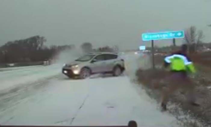 Tormenta de nieve en otoño, reportan más de 30 accidentes de tránsito