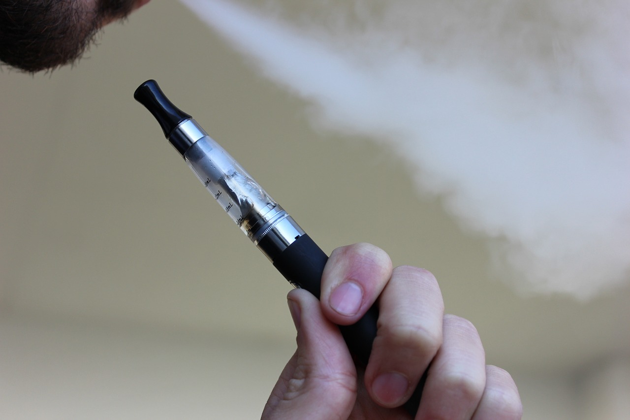 Lesiones pulmonares por vapeo superarían los 2.000