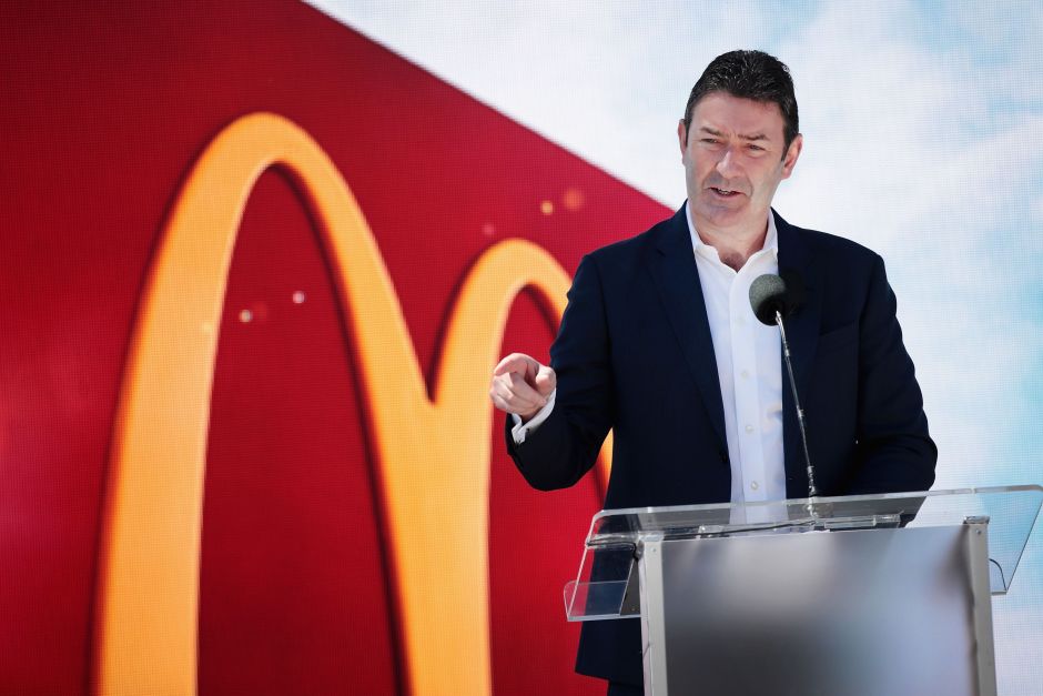 McDonald’s: Romance de presidente y empleada les cuesta $4,000 millones