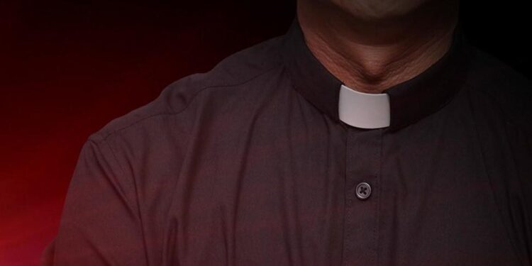 Suspenden a sacerdote de Fall River después de acusación de abuso sexual